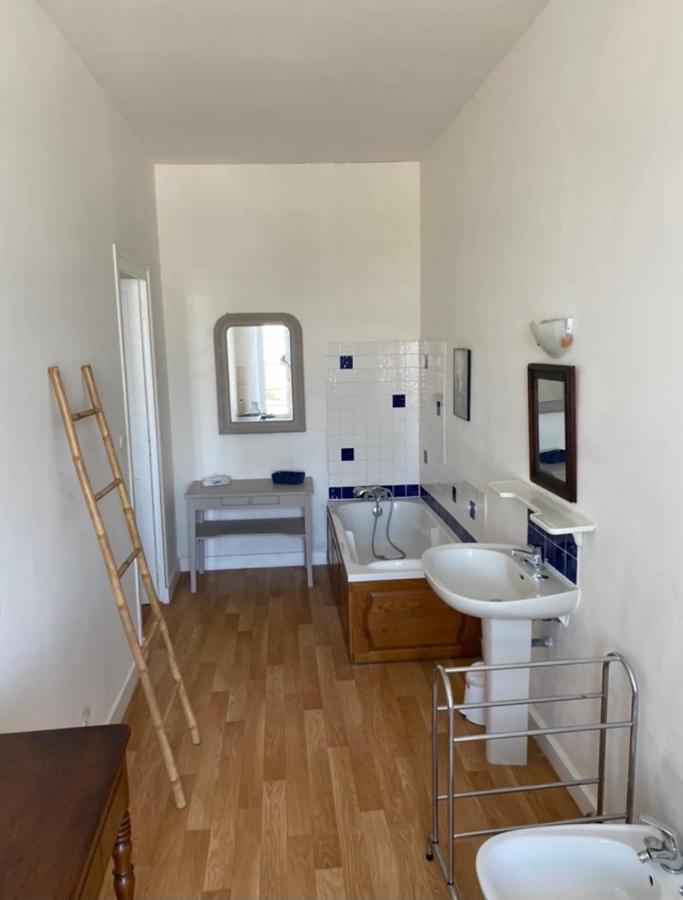 La Maison Du Port Mortagne-sur-Gironde Esterno foto